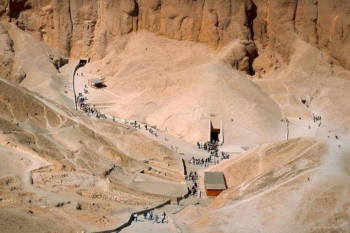 private Day tour: Valley of Kings, Hatshepsut Temple & Memnon