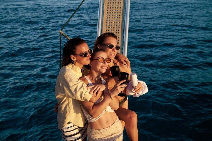Catamaran Cruise Heraklion to Dia, Dinner, Drinks & Hotel Pickup