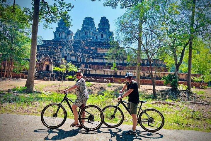 Private Angkor bicycle and Guided Temple Tour
