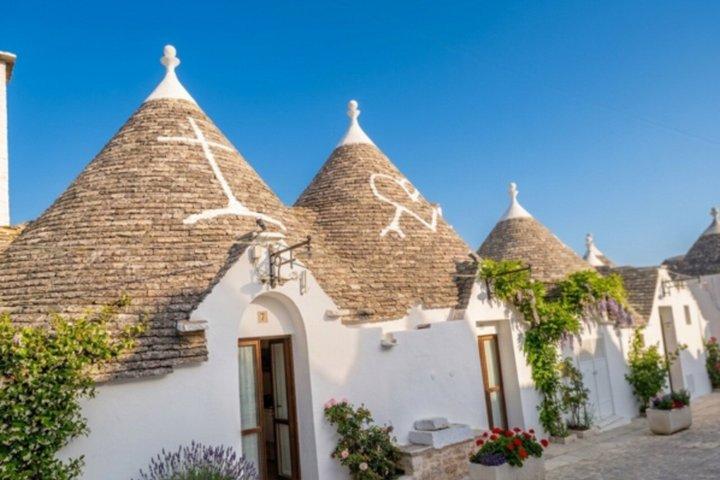 From Lecce : Alberobello, Locorot, Ostuni, guided tour & Brunch