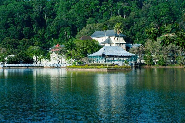 Kandy: Temple of the Sacred Tooth Relic Entry eTicket