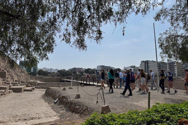 Private tour to Huaca Pucllana with a former site guide