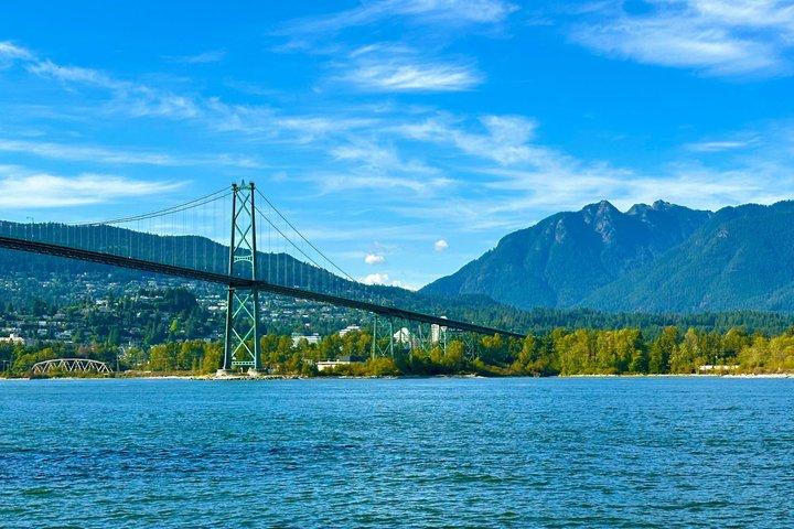 Vancouver Scenic Sightseeing Boat Tour with Live Tour Guide