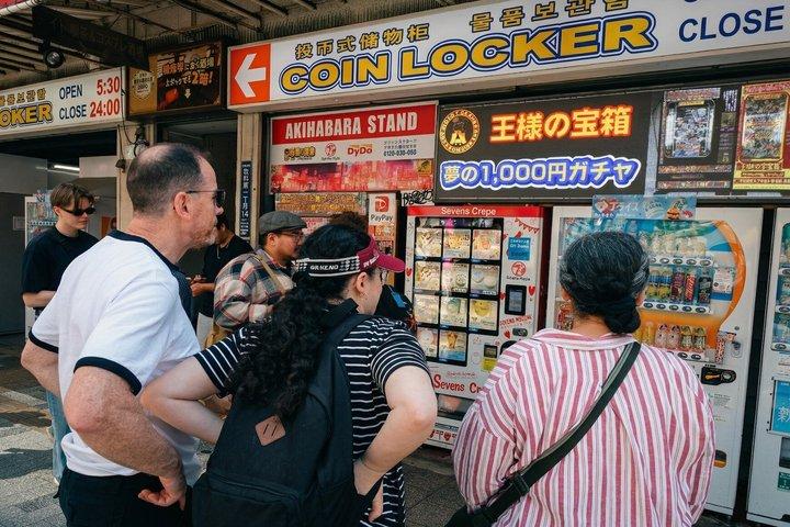 Tokyo: Vending Machine Adventure Walking Tour