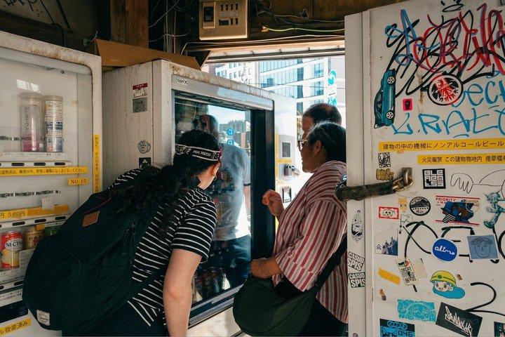 Tokyo: Vending Machine Adventure Walking Tour