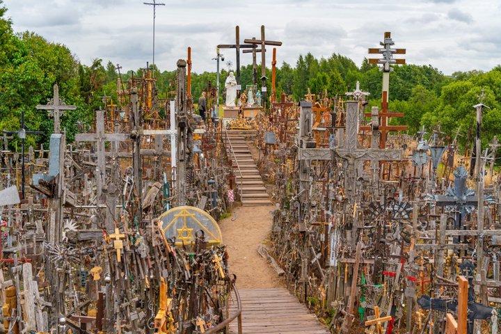 Riga to Hill of Crosses and Rundale Palace Day Tour