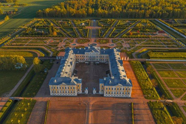 Riga to Hill of Crosses and Rundale Palace Day Tour
