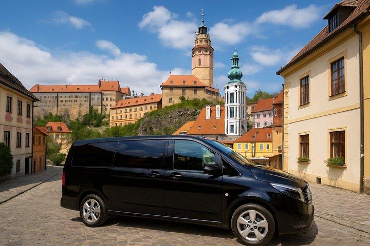 Private Transfer: Prague to Vienna with Optional Scenic Stops