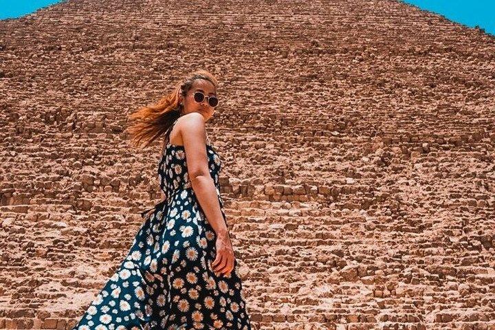 Private Giza Pyramids Tour with Photographer and 9Pyramids Lounge