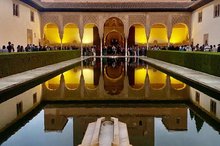 Private Night Guided Tour in the Alhambra