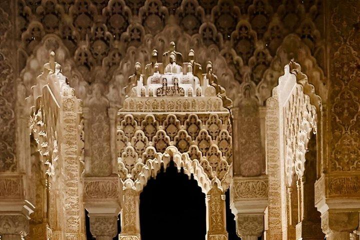 Private Night Guided Tour in the Alhambra
