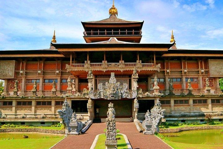 Jakarta Cultural Tour: Explore Indonesia’s Traditions & Diversity