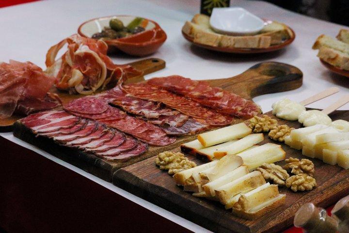 Half-Day Walking Tour Tasting Local Food in Porto