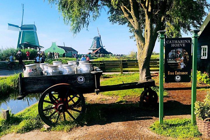 Zaanse Schans and Giethoorn Day Tour with Lunch and Boat Cruise