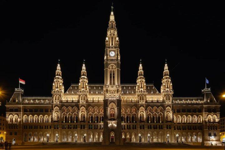 Panoramic Vienna Night Tour Oldtimer Classic Car