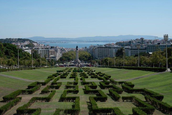 Lisbon Small-Group Day Tour: Old Town, Belém & City Views
