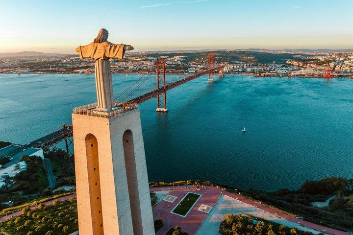 From Lisbon: Arrábida Wine, Coast & Traditions Small-Group Tour