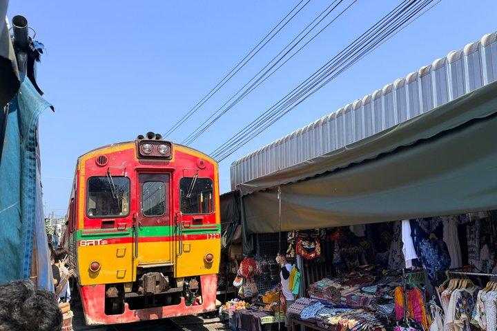 Private Floating Market and Maeklong Railway Market Day Tour