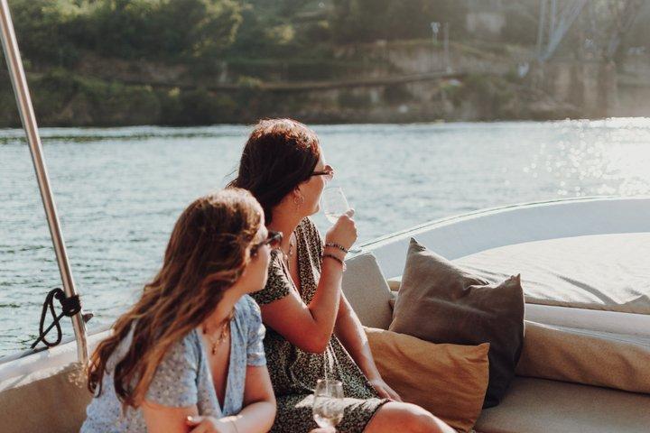 Porto: Douro River Boat Cruise with Port Wine and Snacks