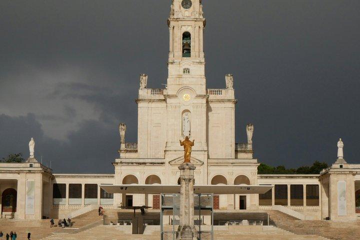 Full-Day Tour of Fatima, Nazaré, Batalha, and Óbidos from Lisbon