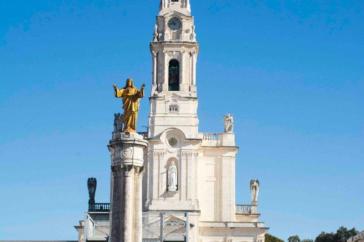 Full-Day Tour of Fatima, Nazaré, Batalha, and Óbidos from Lisbon