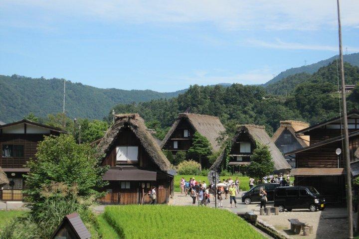 [One-day bus tour departing from Kanazawa Station] Shirakawa-go/Takayama tour platinum route bus tour