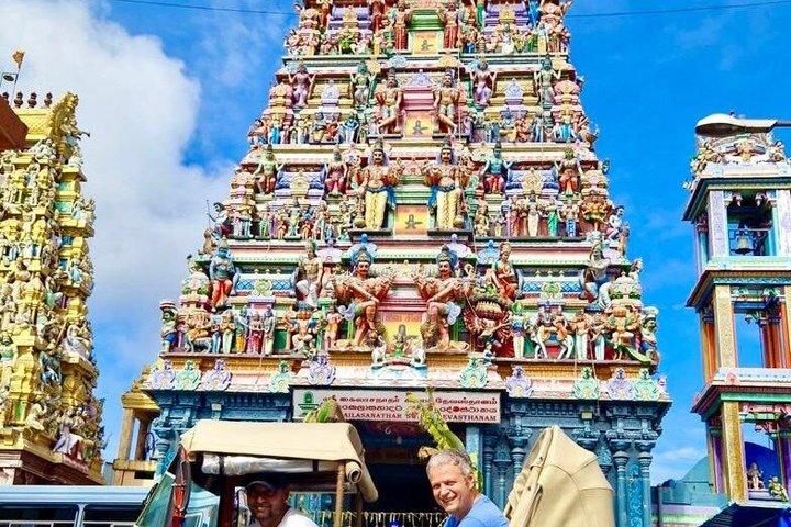 Explore Colombo with Convertible tuk tuk (private tuk tuk tour)