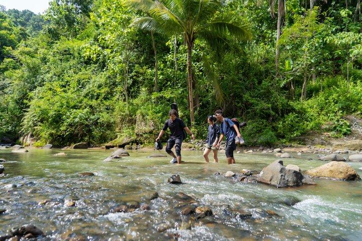 Jakarta: Hidden Waterfall Rainforest Trek & Botanical Garden Tour