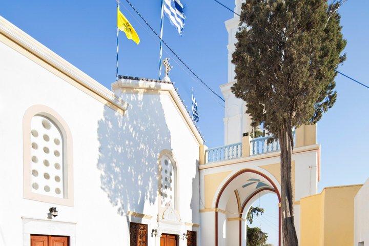 Archaeological Bus Tour to Akrotiri Excavations & Red Beach