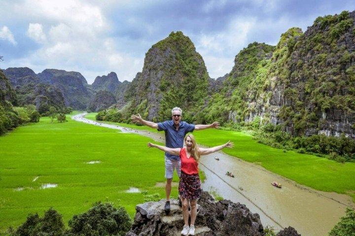 Ninh Binh Full-Day to Hoa Lu Tam Coc & Mua Cave Via Boat & Bike
