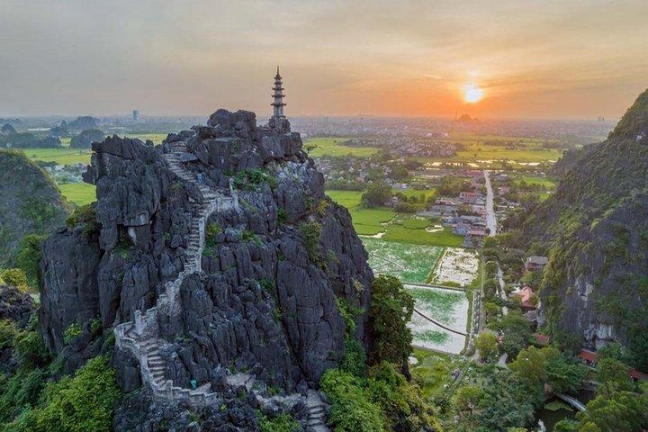 Ninh Binh Full-Day to Hoa Lu Tam Coc & Mua Cave Via Boat & Bike