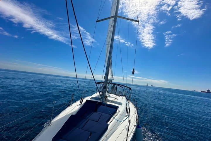 Private 2-Hour Sailing Tour in Barcelona