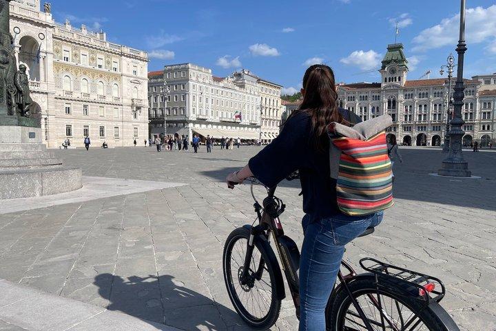 Trieste E-Bike Tour: Old Town, Miramare Castle and Gelato