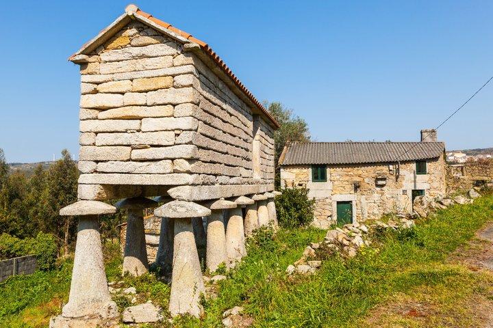 Santiago and A Coruña : Rias Baixas with Boat Tour and Tasting