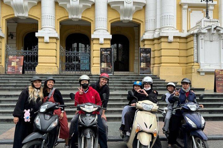 Hanoi Motorbike Night Food Tours with Female Riders