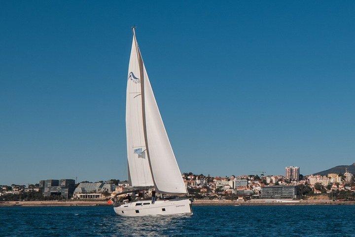 Cascais Private Sailing 2h Cruise with a drink