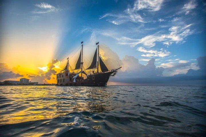 Pirate Marigalante Boat Show in Puerto Vallarta with Dinner