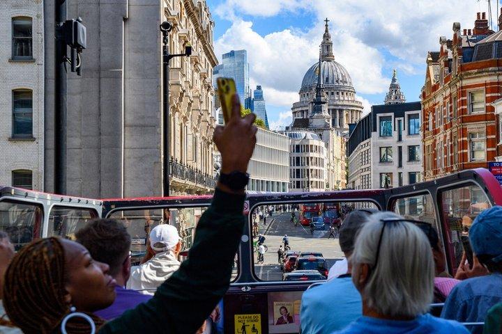London: Guided Sightseeing Tour on a Vintage Open-Top Bus