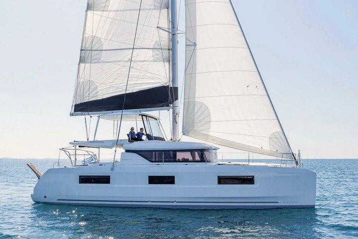 Athens Half Day Catamaran Cruise: Morning or Dinner Options