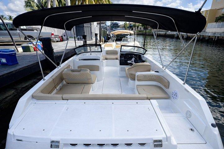 ALL INCLUSIVE Miami private boat trip with USGC license captain