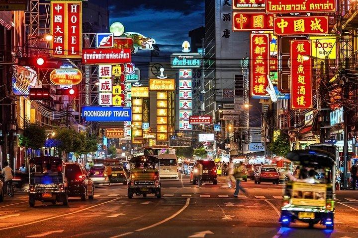 Bangkok Night Bike Tour -Hotel-pickup & Dinner