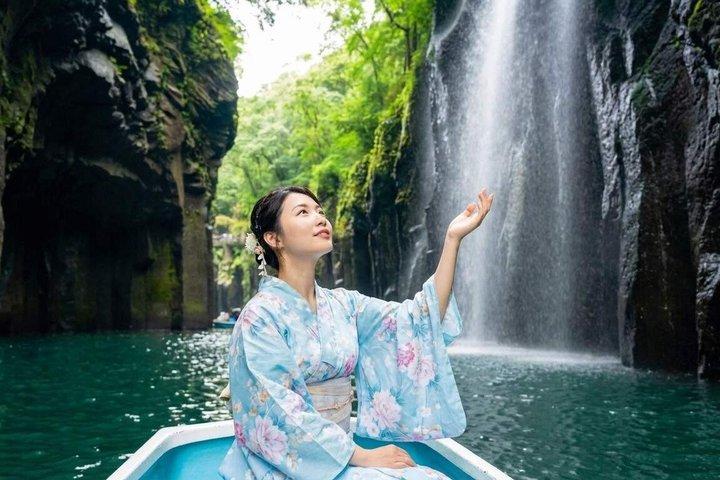 Takachiho Railway, Takachiho Gorge & Ama-no-Iwato Shrine Day Trip