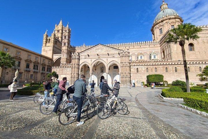 Bike tour of the historic center of Palermo with tasting