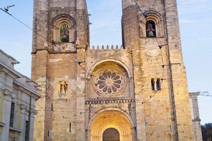 Archaeological and Historical Walking Tour in Lisbon in Small Group