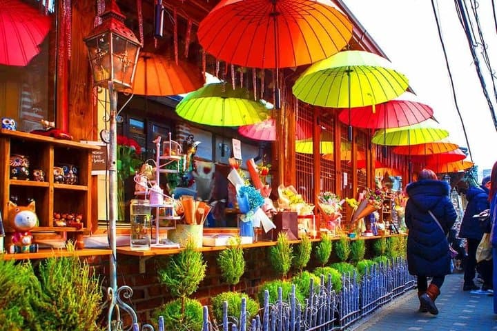 Seoul Private Night Tour: Palace, Hanok Street& N Seoul Tower
