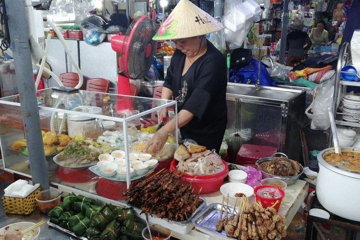 Hue Street Food Tour with Local Food Expert Guide