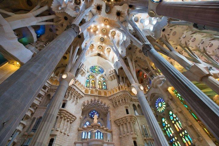 Sagrada Familia Skip-the-Line Small-Group Guided Tour
