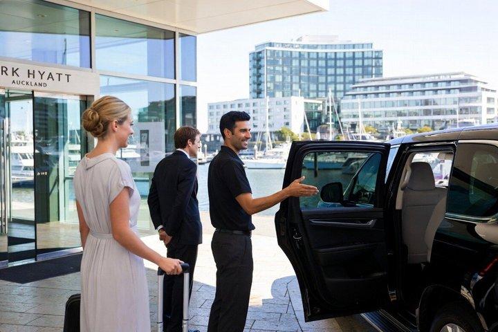 Private Auckland Airport Transfer to, from Auckland Hotels SUV