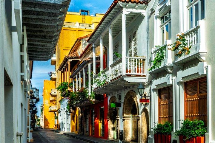 Cartagena Old Town Authentic Food Tour with 9 Flavorful Tastings