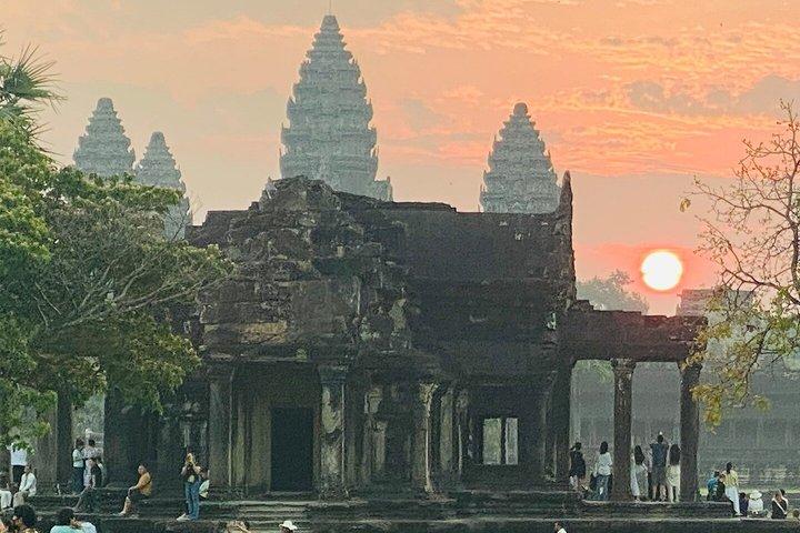 2 Day in Siem Reap Waterfall Foods Angkor Sunrise and Lake Life
